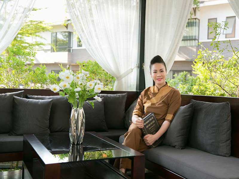 Ngắm biệt thự triệu đô bình yên với khu vườn rực rỡ sắc hoa cùng hồ cá Koi của Nhật Kim Anh giữa lòng Sài Gòn - Ảnh 13.