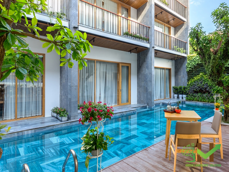 10 mẫu thiết kế sân vườn xanh mát có bể bơi đẹp lung linh 10