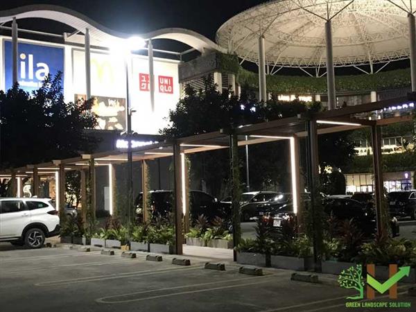 Thiết kế và thi công 2 giàn hoa mặt tiền ngoài trời cho lối đi bộ trước bãi gửi xe ô tô trong TTTM Aeon Mall Long Biên
